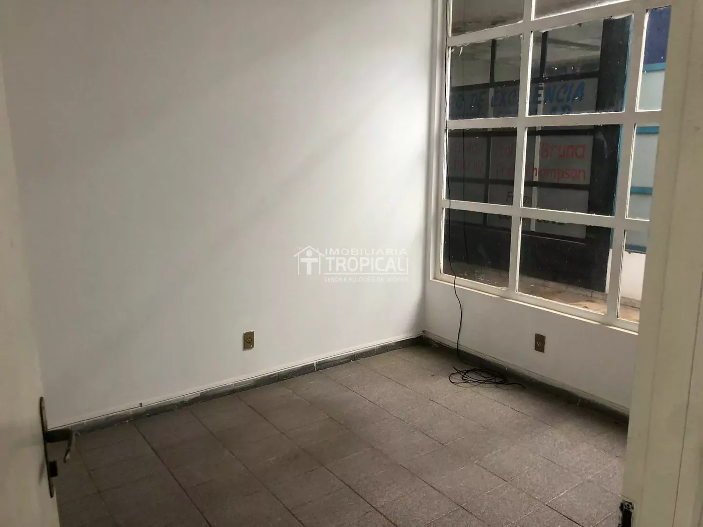 Vende-se sala comercial no Shopping Center Wanda Cristina em Porto Nacional-TO. — Miniatura 9