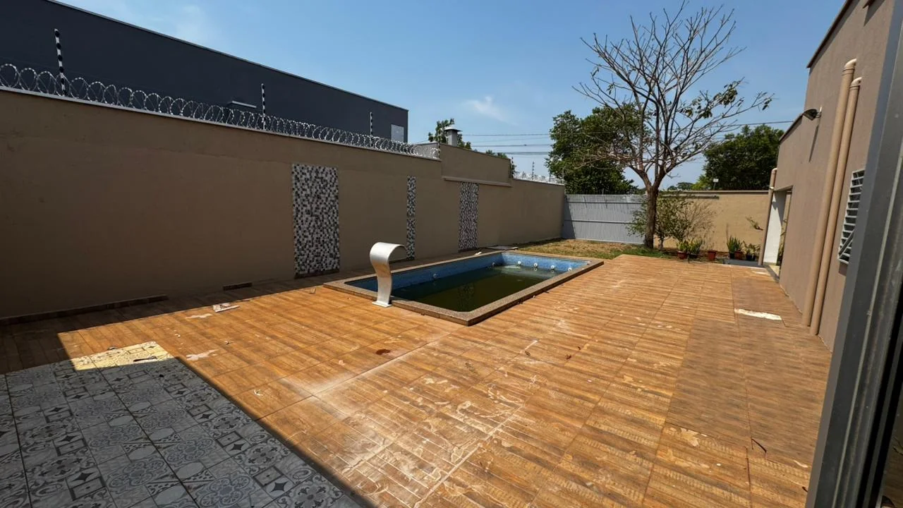 Vendo casa de Alto padrao localizado no setor jardim America em Porto Nacional-TO. — Miniatura 4
