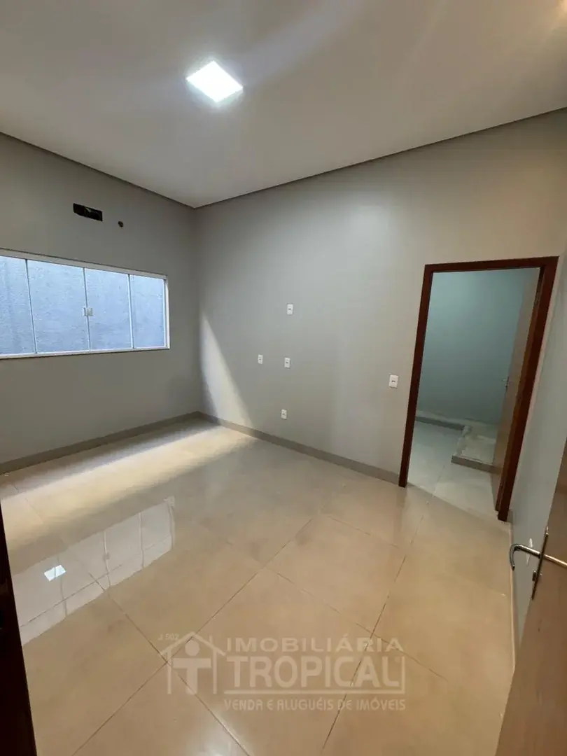 Vende-se casa com energia solar no setor Jd. América em Porto Nacional-To. — Miniatura 7