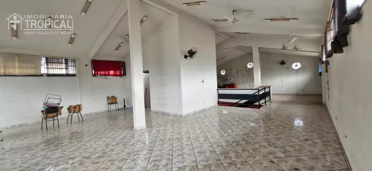 Aluga-se ponto comercia de esquina  bem localizado em Porto Nacional-To. — Miniatura 3