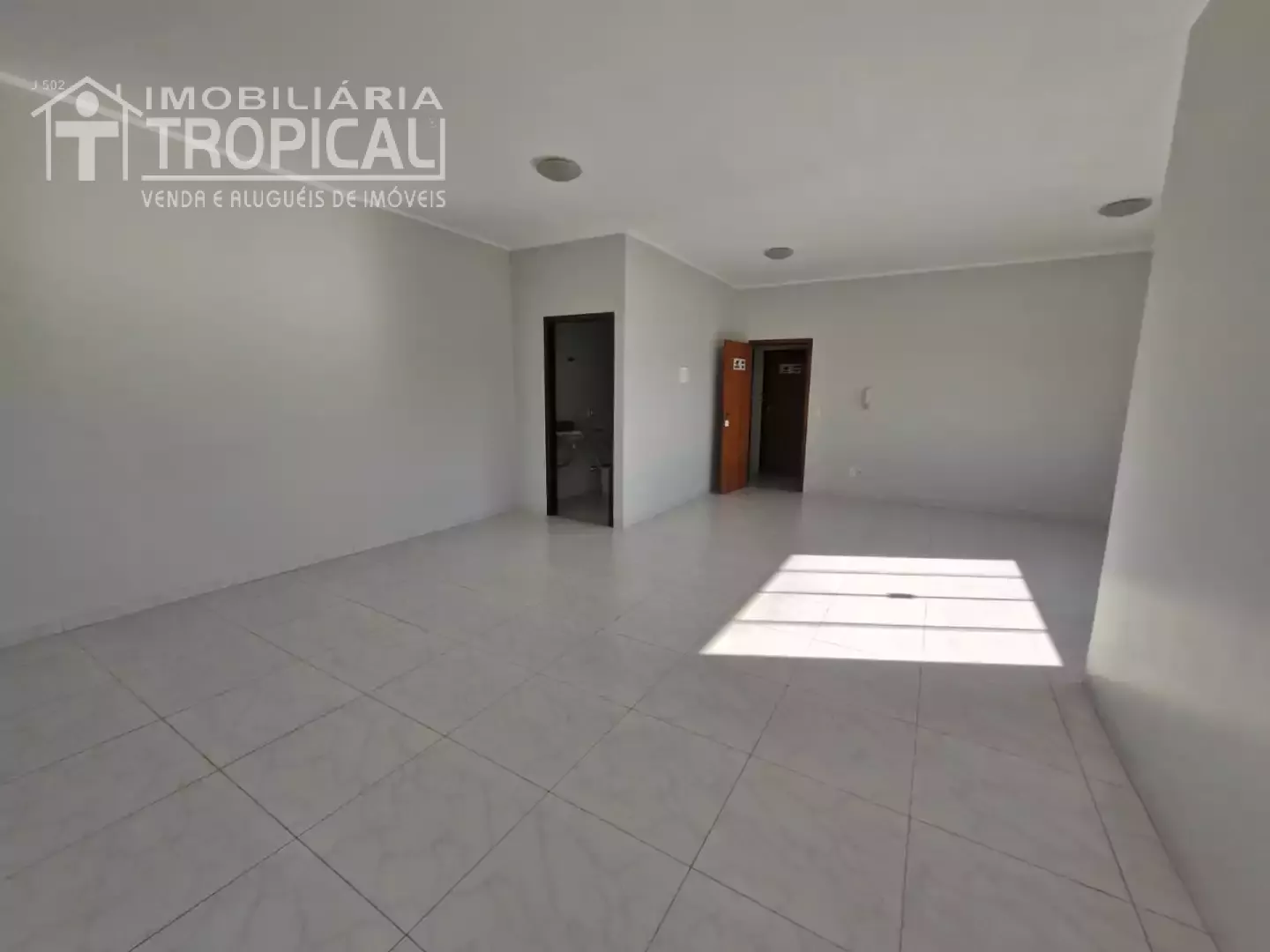 Aluga-se ponto comercial na praça do centenário no centro de Porto Nacional-To — Miniatura 6