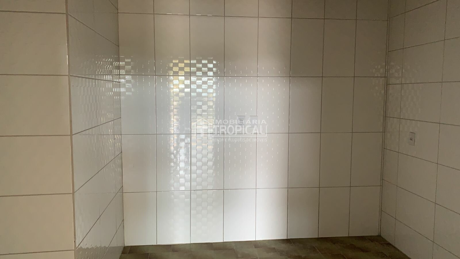 Aluga-se sala comercial no centro da cidade de Porto Nacional-To. — Miniatura 4