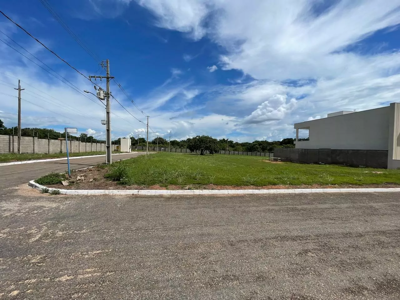 Vendo Lote no condominio Porto Leman em Porto Nacional-TO — Miniatura 3