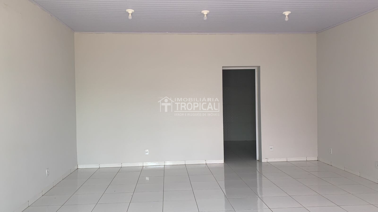 Aluga-se sala comercial no centro da cidade de Porto Nacional-To. — Miniatura 3