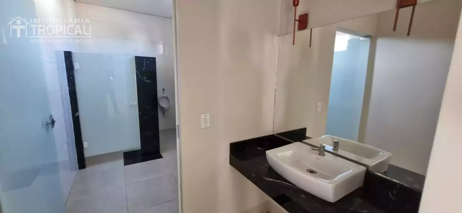 Aluga-se ponto comercial bem localizado no centro de Porto Naconal-To. — Miniatura 6