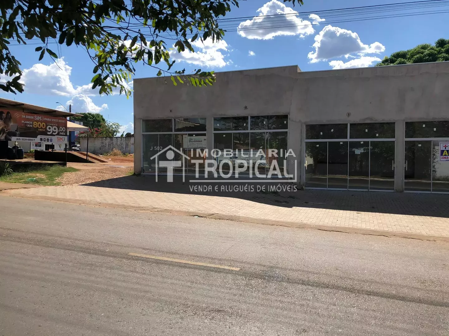 Aluga-se sala comercial bem localizada no centro de Porto Nacional-To. — Miniatura 2
