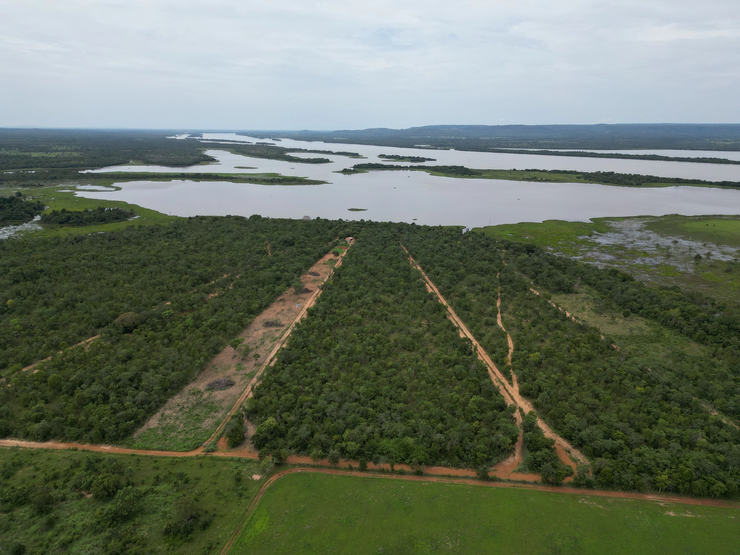 Chacara de 1 alqueires na margem do lago  a 15 km de Porto Nacional sentido Silvanopolis — Miniatura 4