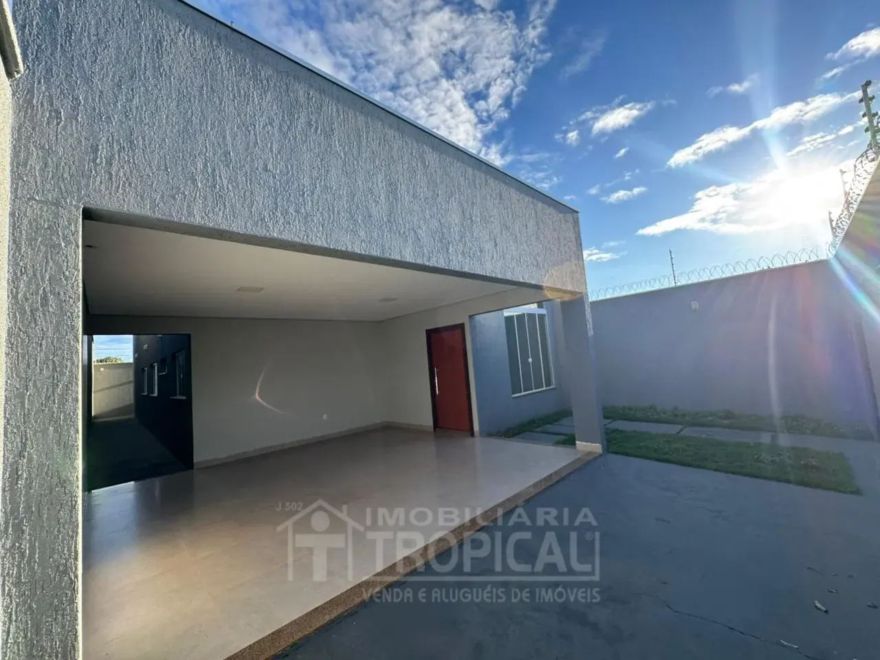 Vende-se casa com energia solar no setor Jd. América em Porto Nacional-To. — Miniatura 3
