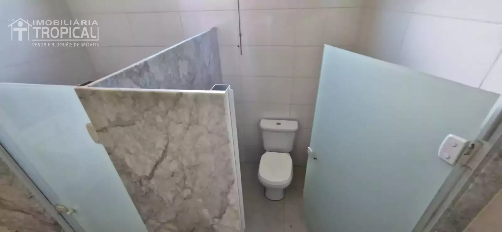 Aluga-se ponto comercial bem localizado no centro de Porto Naconal-To. — Miniatura 11