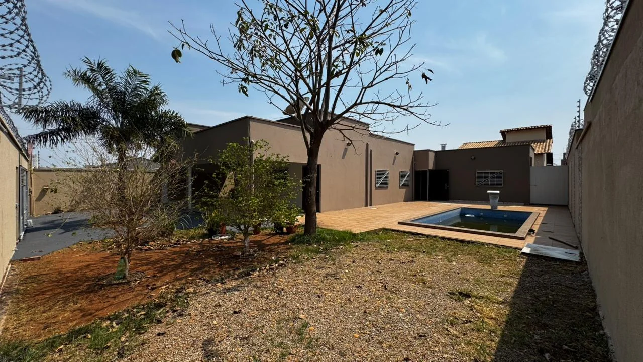 Vendo casa de Alto padrao localizado no setor jardim America em Porto Nacional-TO. — Miniatura 3