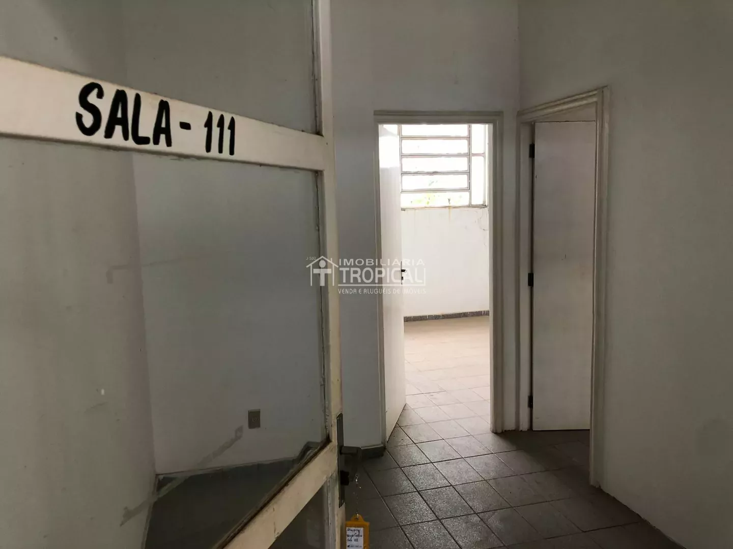 Vende-se sala comercial no Shopping Center Wanda Cristina em Porto Nacional-TO. — Miniatura 8