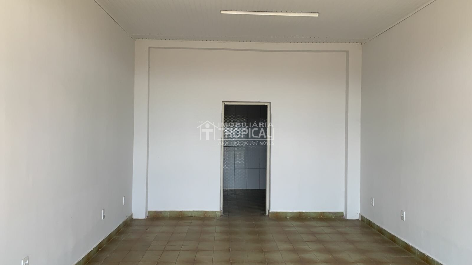 Aluga-se sala comercial no centro da cidade de Porto Nacional-To. — Miniatura 3