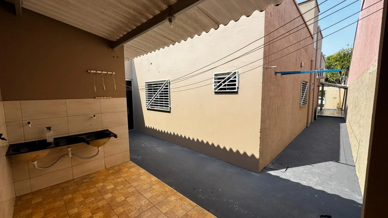 Vendo casa de Alto padrao localizado no setor jardim America em Porto Nacional-TO. — Miniatura 19