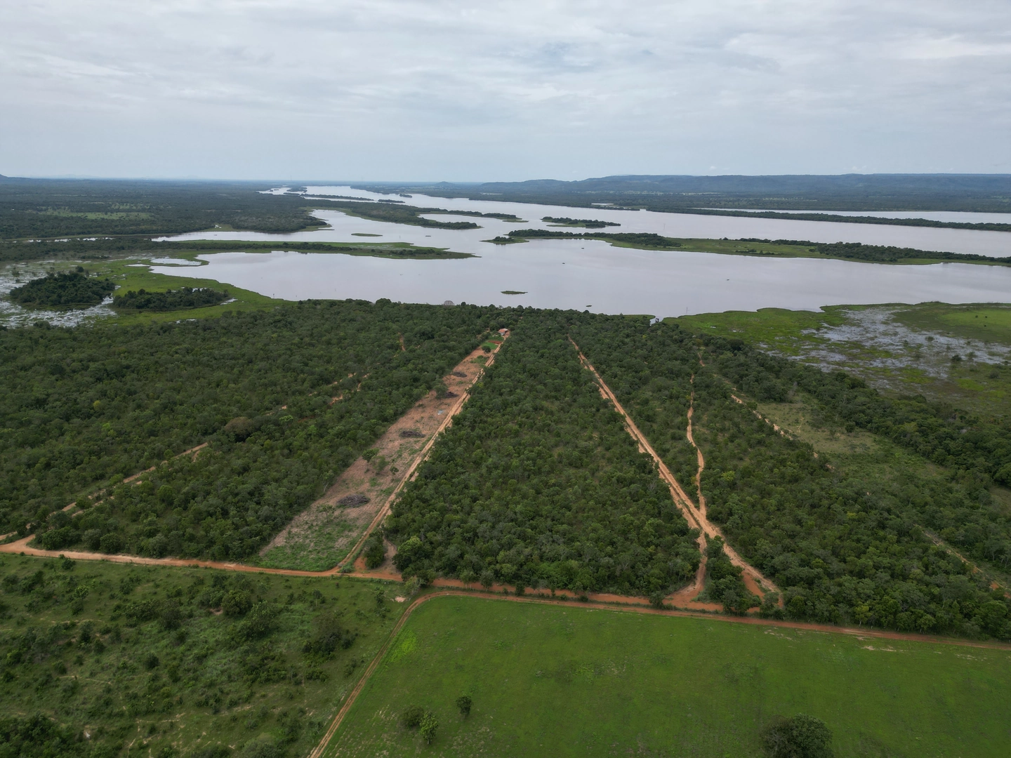 Chacara de 1 alqueires na margem do lago  a 15 km de Porto Nacional sentido Silvanopolis — Miniatura 3