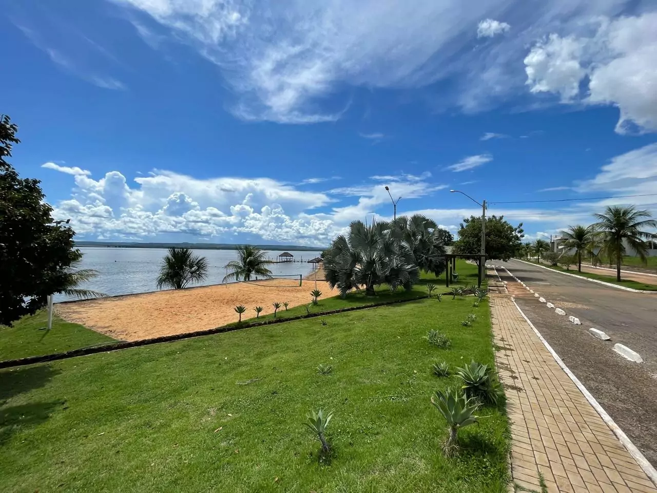 Vende-se terreno no loteamento Porto Leman  em Condomio Fechado de alto padrão — Miniatura 17