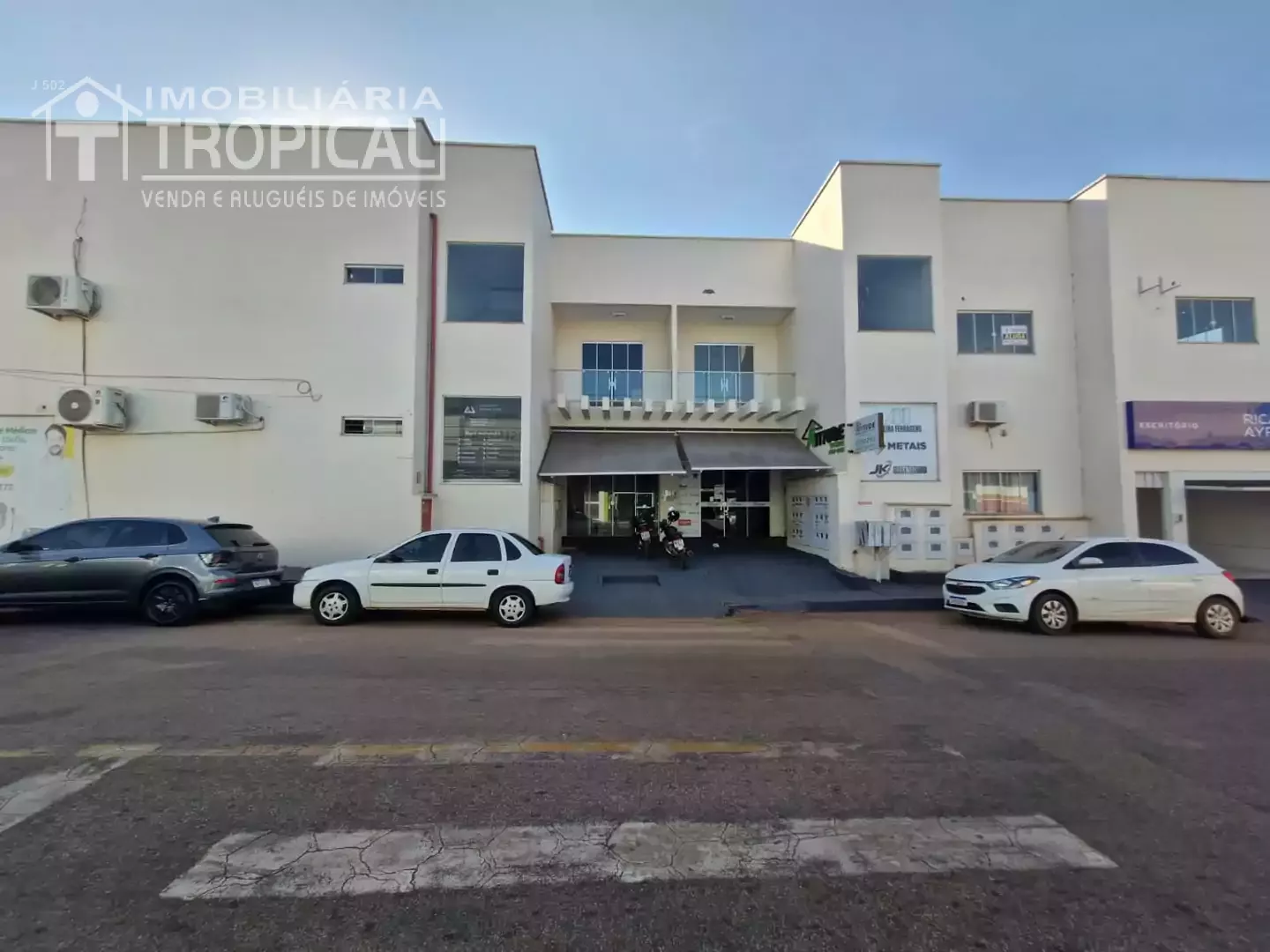 Aluga-se ponto comercial na praça do centenário no centro de Porto Nacional-To — Miniatura 2