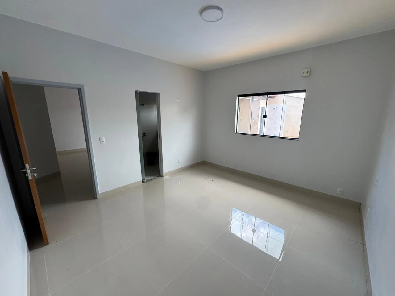 Vendo casa com 04 suites na larje no setor jardim dos Ypes em Porto Nacional-TO — Miniatura 12