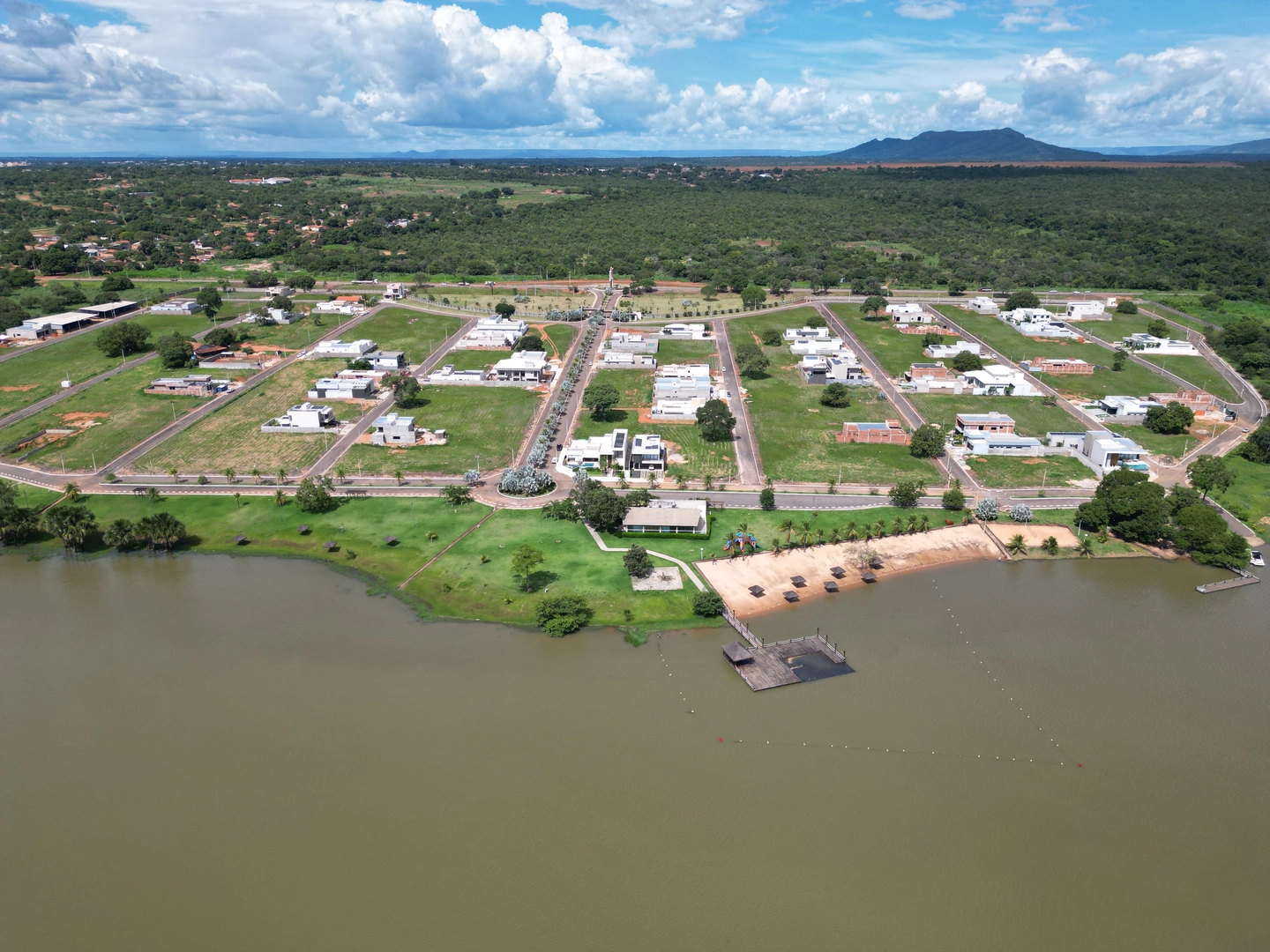 Vendo Lote de esquina no condominio Lake Side em Porto Nacional-TO.