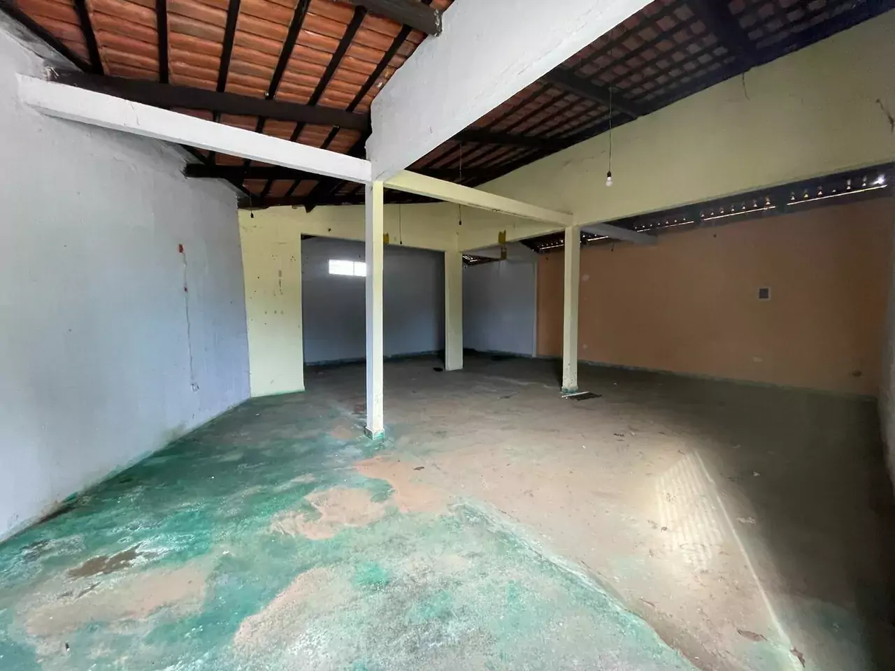 VENDE-SE 1 CASA E 1 GALPÃO PARA VENDA NO JARDIM QUERIDO — Miniatura 4