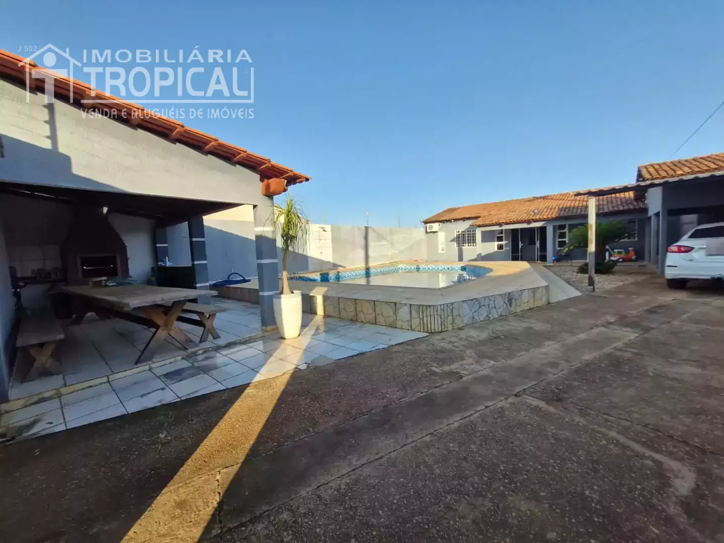 Aluga-se casa com piscina no setor ype próximo as faculdades em Porto Nacional-To. — Miniatura 3