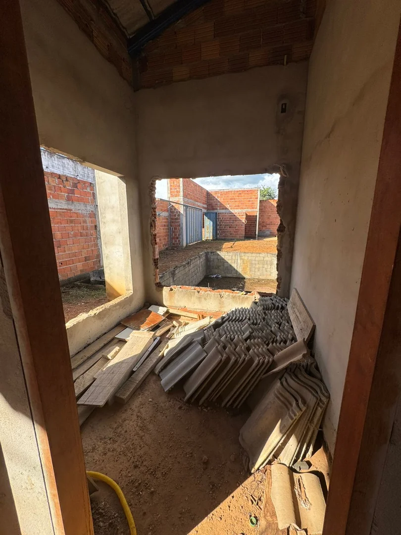 Vendo construçao de uma casa  localizado no setor Jardim Amercia em Porto Nacional. — Miniatura 5