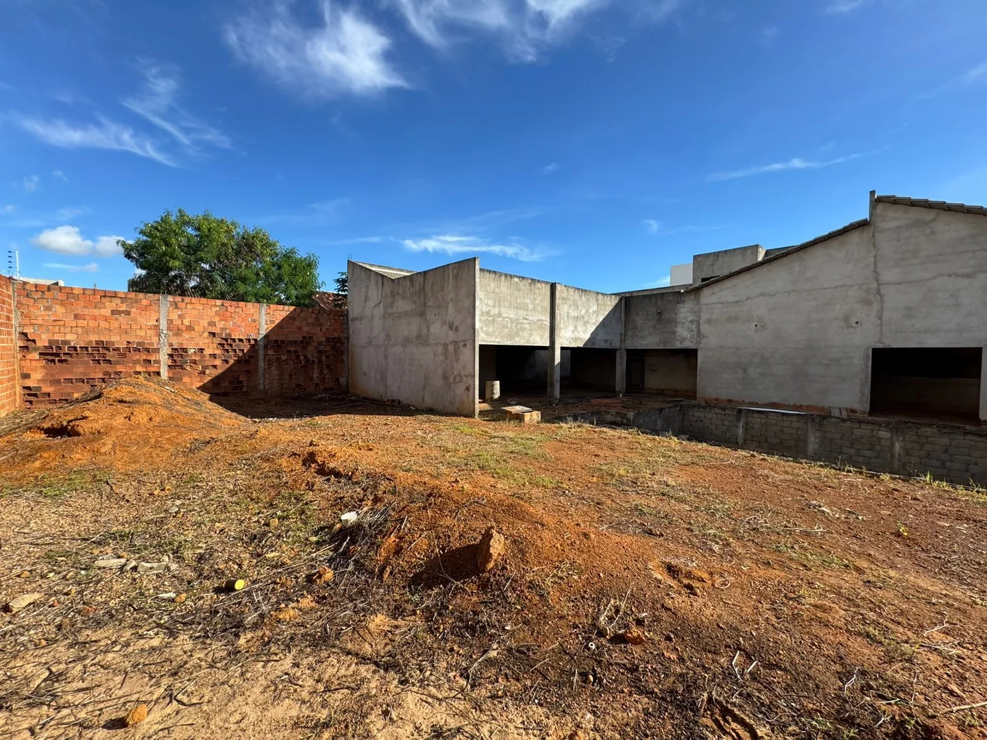 Vendo construçao de uma casa  localizado no setor Jardim Amercia em Porto Nacional. — Miniatura 3
