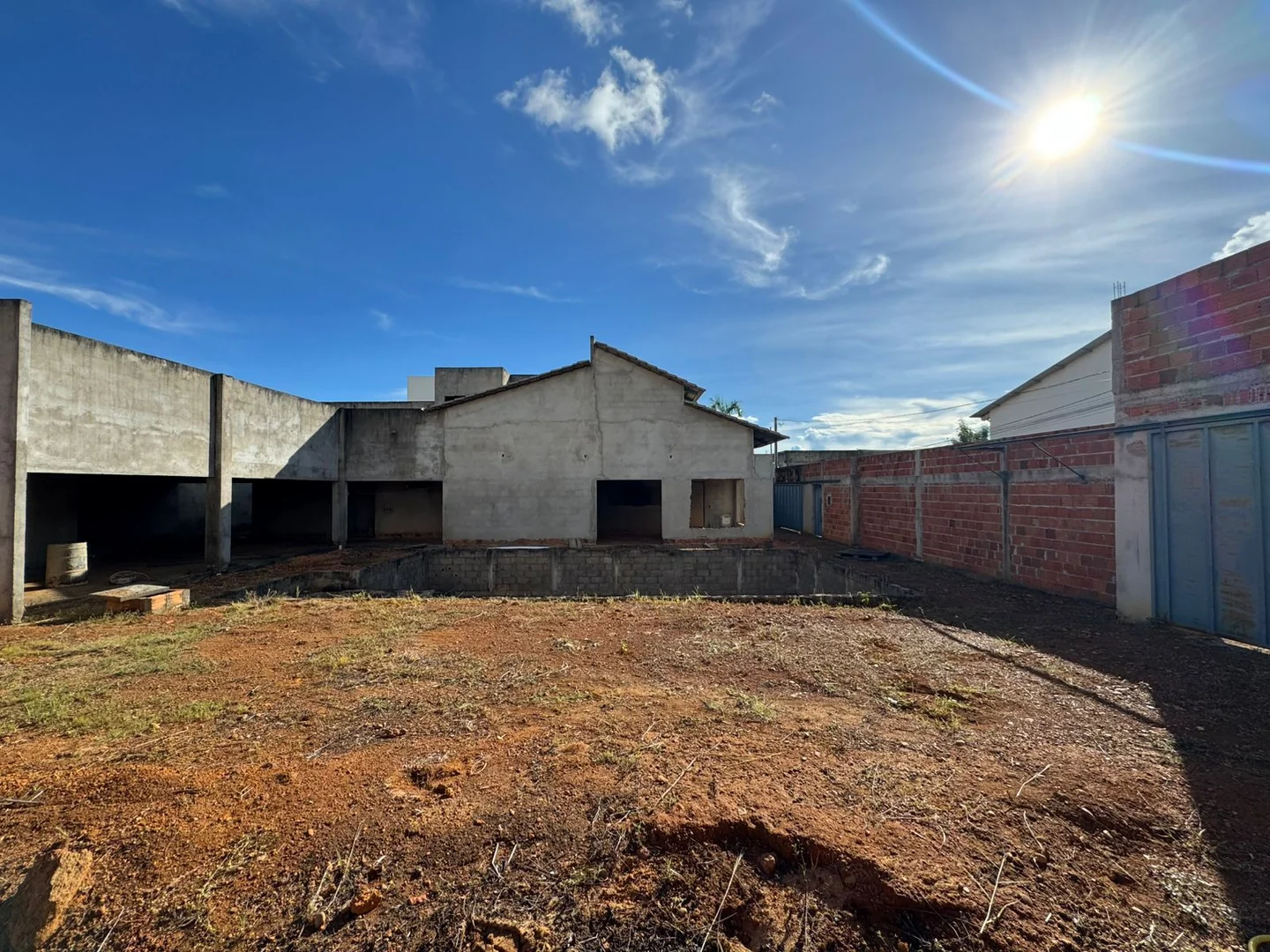 Vendo construçao de uma casa  localizado no setor Jardim Amercia em Porto Nacional. — Miniatura 18