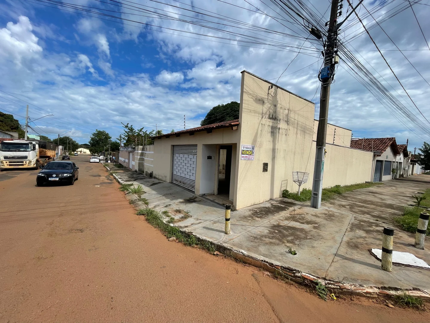 Vendo bem localizada no casa no Centro de Porto Nacional — Miniatura 2