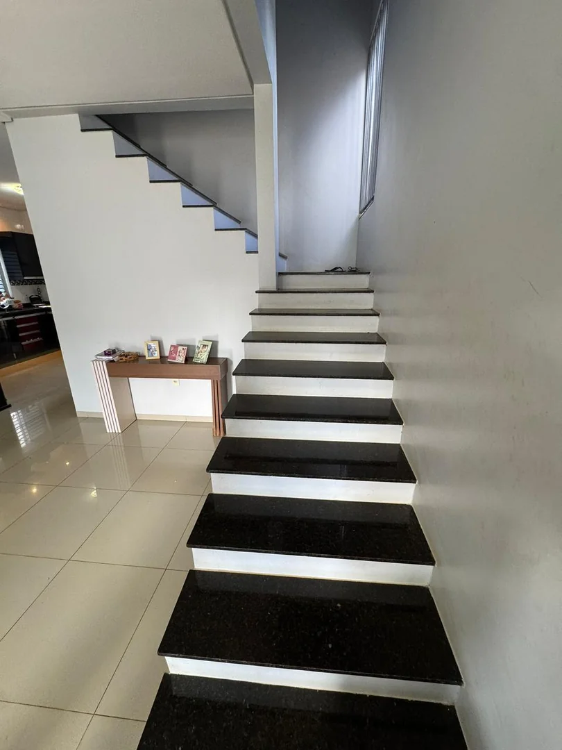 Casa de Alto Padrão no Setor Jardim América – Sobrado Exclusivo — Miniatura 6