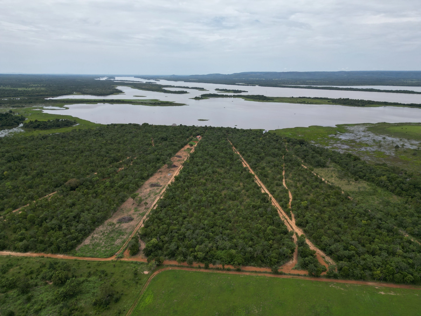 Chacara de 1 alqueires na margem do lago  a 15 km de Porto Nacional sentido Silvanopolis — Miniatura 5