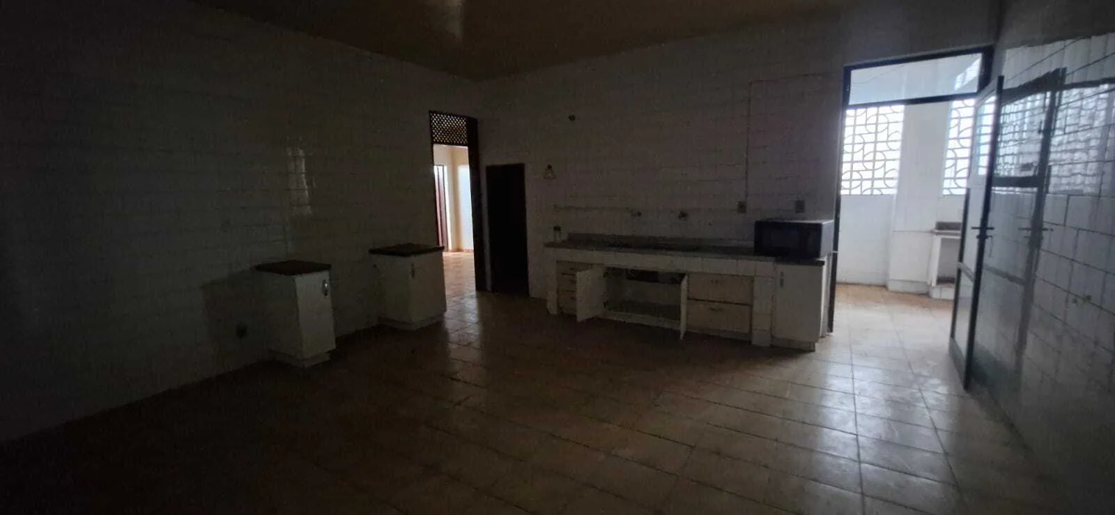 ALUGA-SE PRÉDIO  RESIDENCIAL  NO CENTRO DE PORTO NACIONAL- TO — Miniatura 17