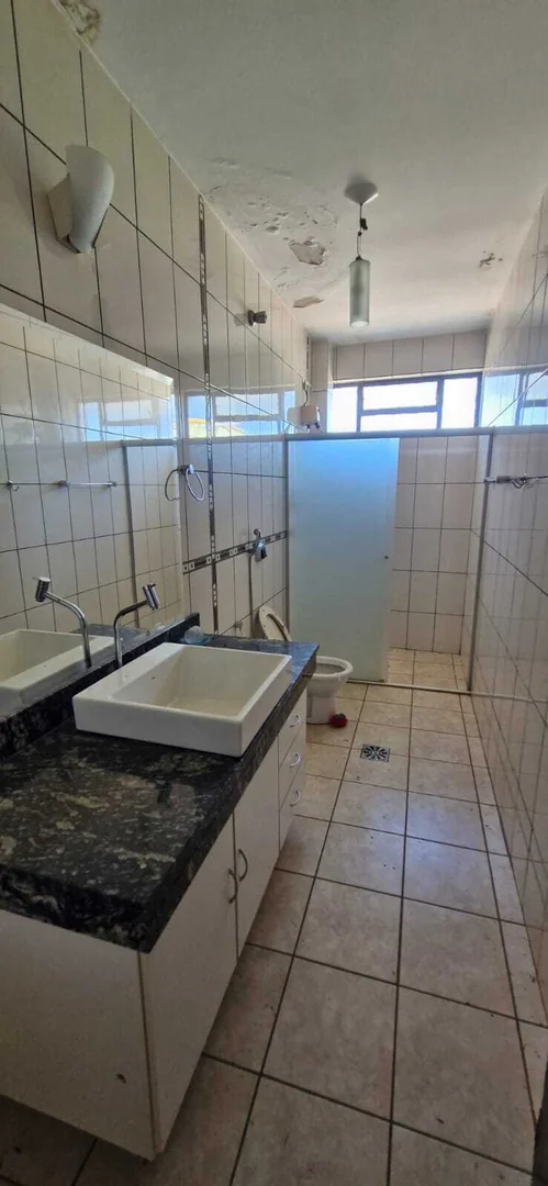 ALUGA-SE PRÉDIO  RESIDENCIAL  NO CENTRO DE PORTO NACIONAL- TO — Miniatura 15