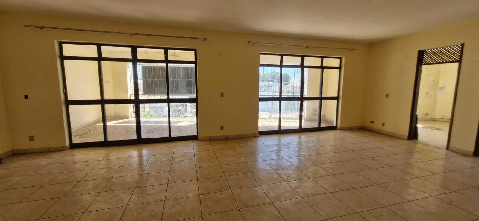 ALUGA-SE PRÉDIO  RESIDENCIAL  NO CENTRO DE PORTO NACIONAL- TO — Miniatura 6