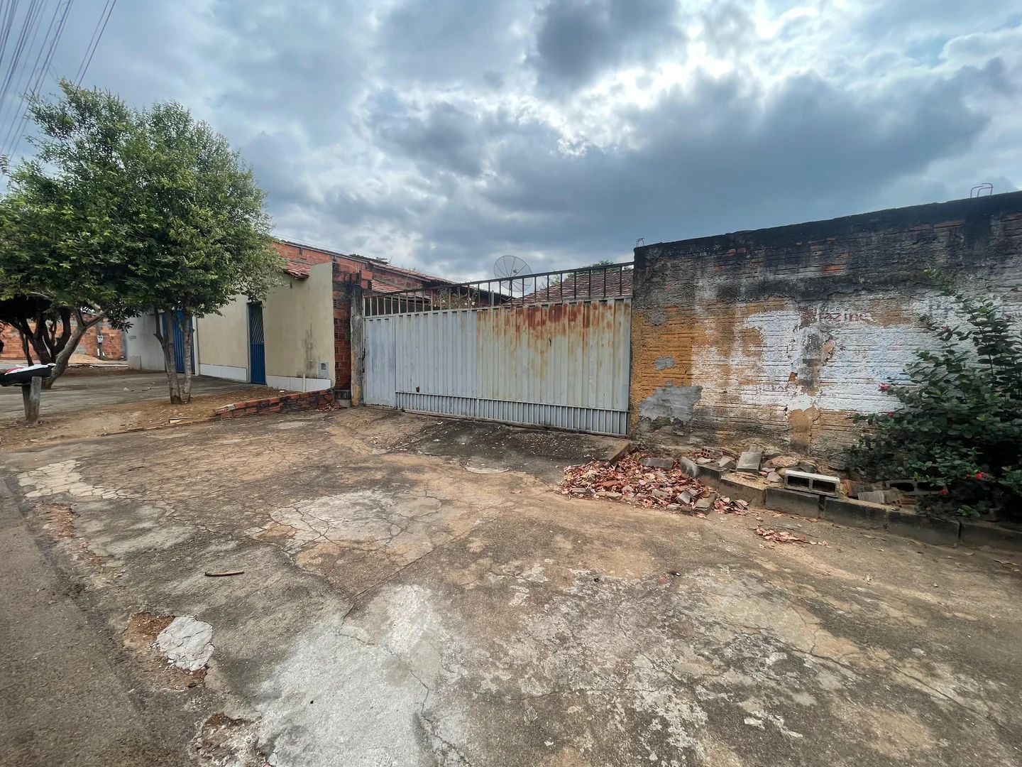Casa Ampla de 450m² no Bairro Jardim Querido, Porto Nacional-TO – Localização Privilegiada — Miniatura 3