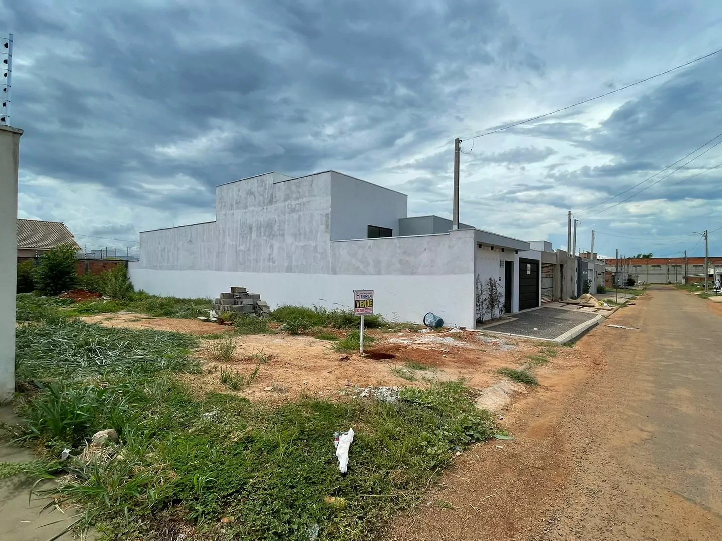 Lote murado no Jardim America em Porto Nacional-TO. — Miniatura 2