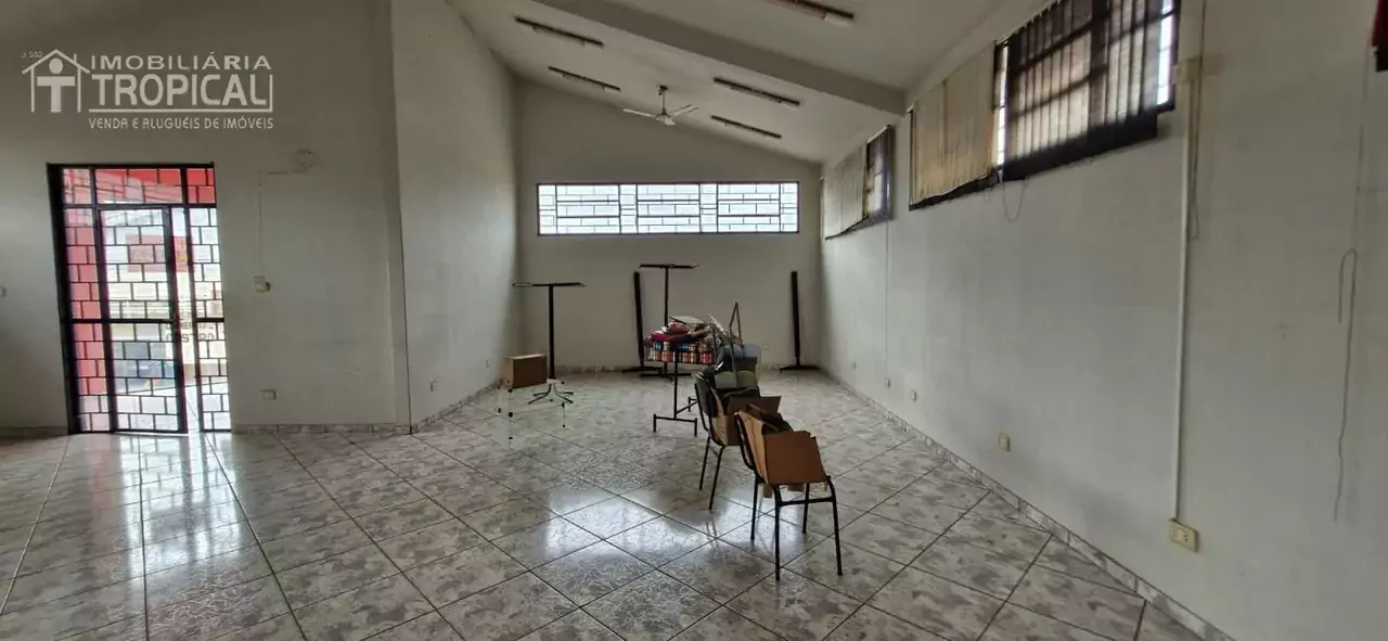 Aluga-se ponto comercia de esquina  bem localizado em Porto Nacional-To. — Miniatura 4