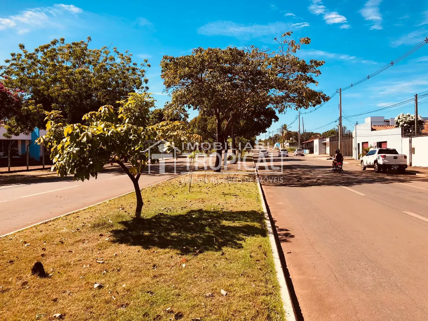 Aluga-se casa bem localizada no centro de Porto Nacional-To. — Miniatura 3