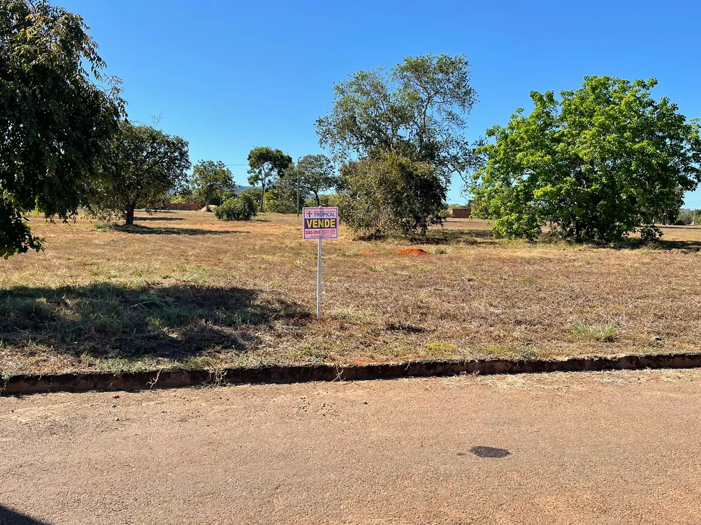 VENDE-SE  LOTE  DE 600M2 NO SETOR UNIVERSITARIO  EM PORTO NACIONAL-TO. — Miniatura 3