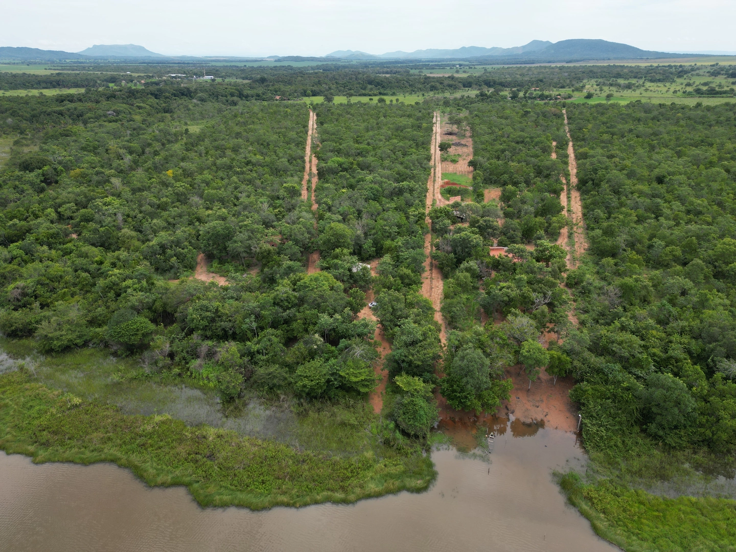Chacara de 1 alqueires na margem do lago  a 15 km de Porto Nacional sentido Silvanopolis — Miniatura 8