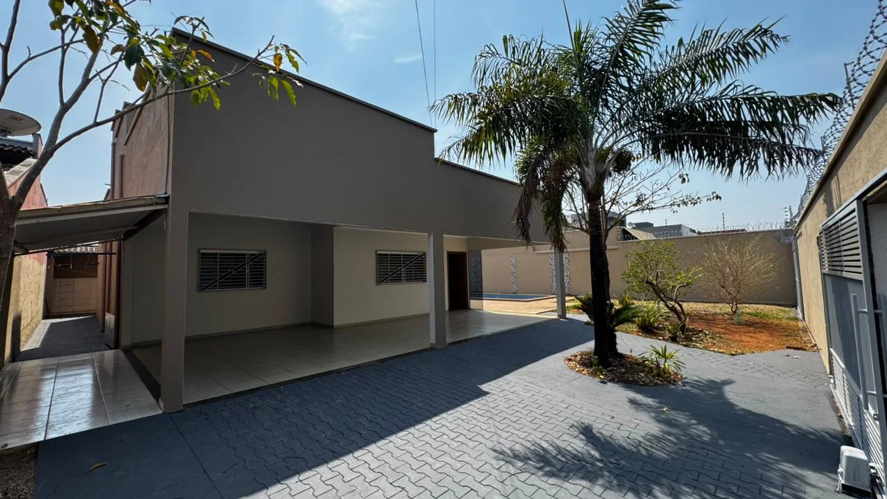 Vendo casa de Alto padrao localizado no setor jardim America em Porto Nacional-TO. — Miniatura 2