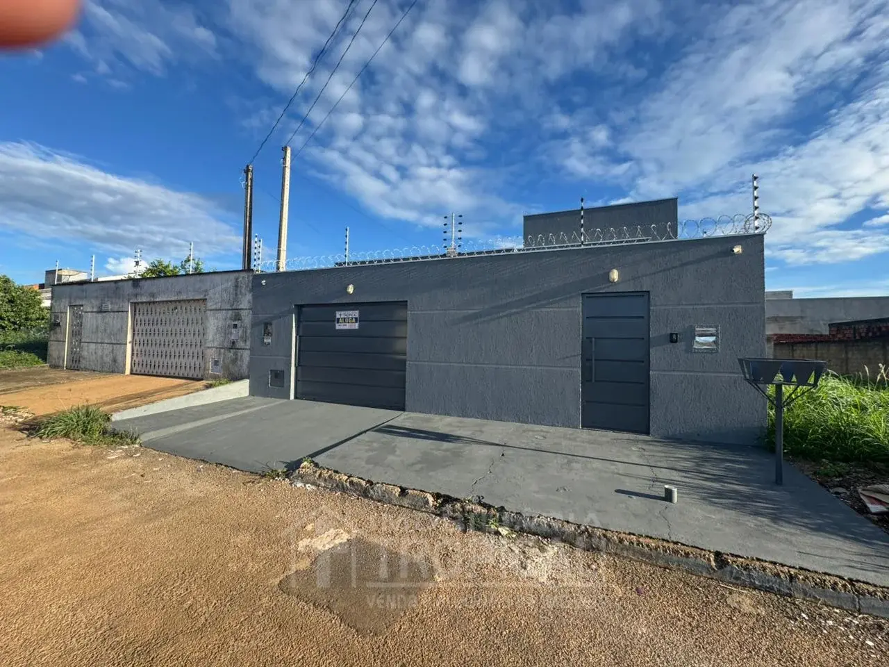 Vende-se casa com energia solar no setor Jd. América em Porto Nacional-To. — Miniatura 2