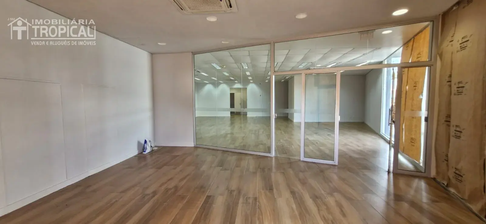 Aluga-se Sala comercial no centro de Porto Nacional-To — Miniatura 4