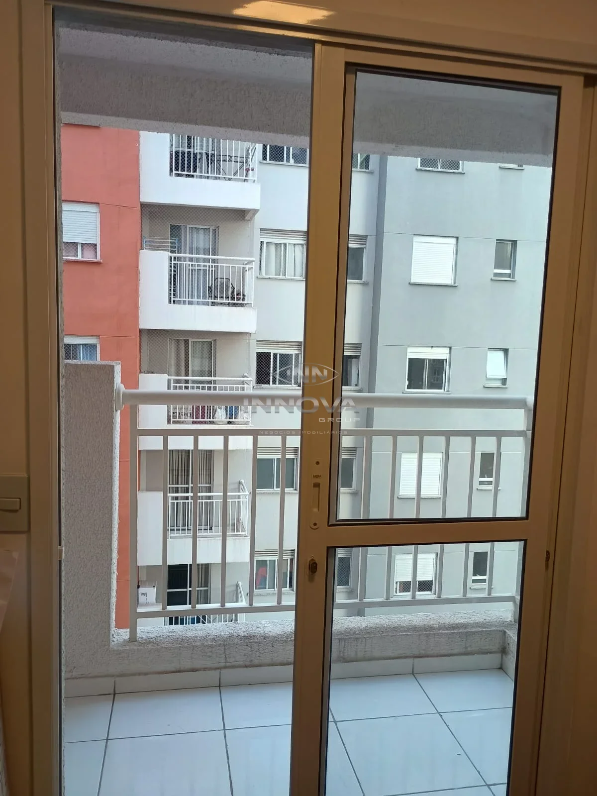 Apartamento para venda, 45m², 2 dormitórios, sacada, vaga e lazer, no Jd Santa Tereza, Carapicuiba — Miniatura 3