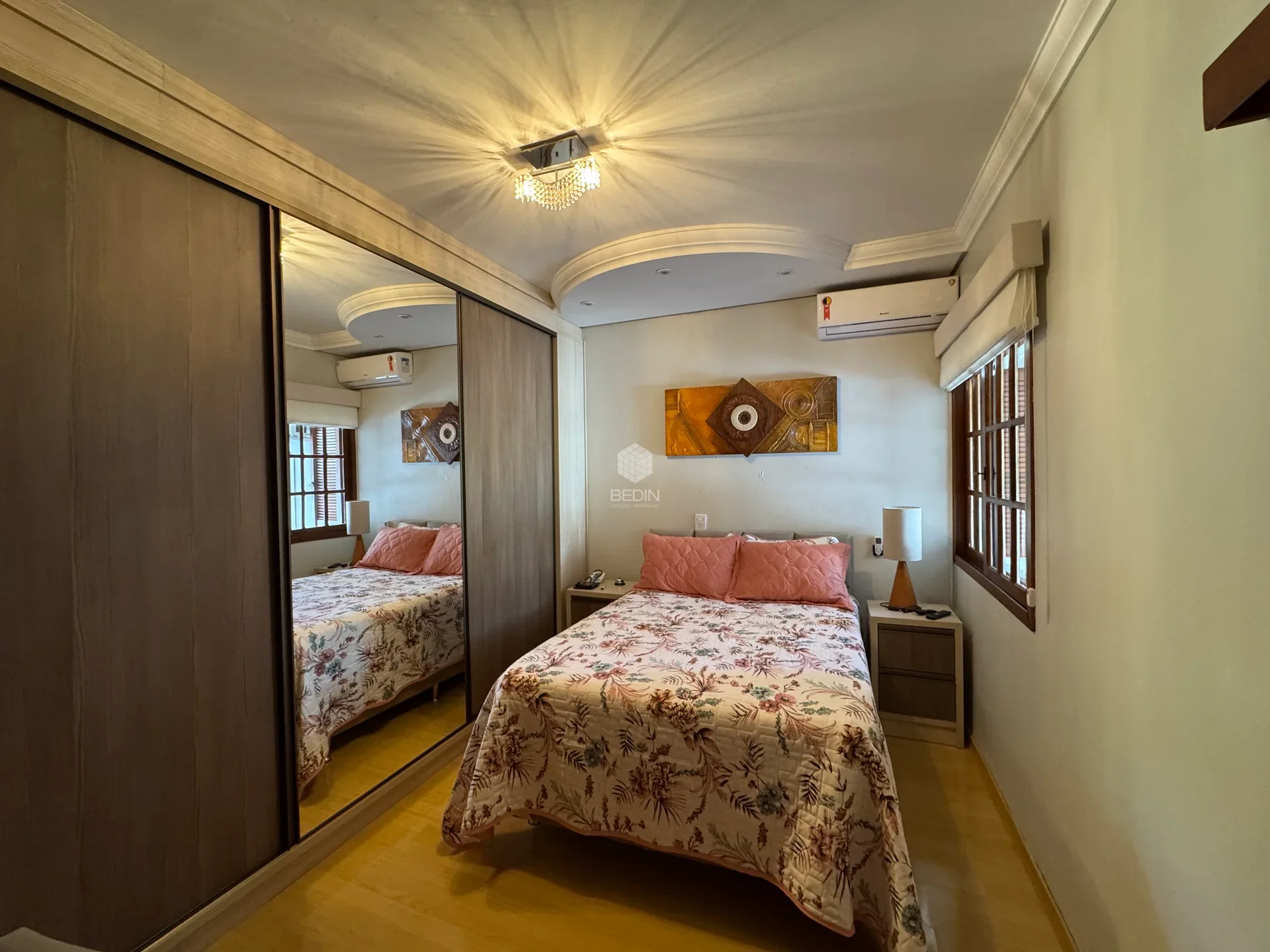 Casa de Esquina 4 Dormitórios à Venda — Miniatura 36
