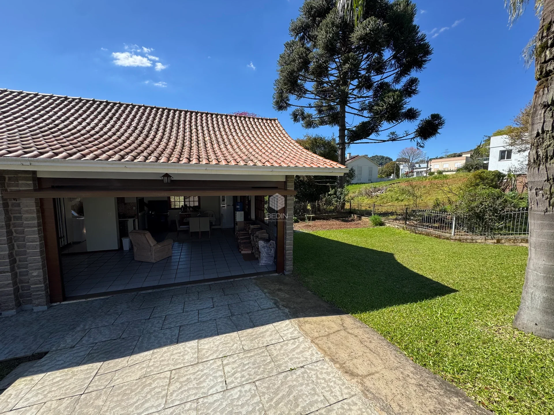 Casa de Esquina 4 Dormitórios à Venda — Miniatura 4