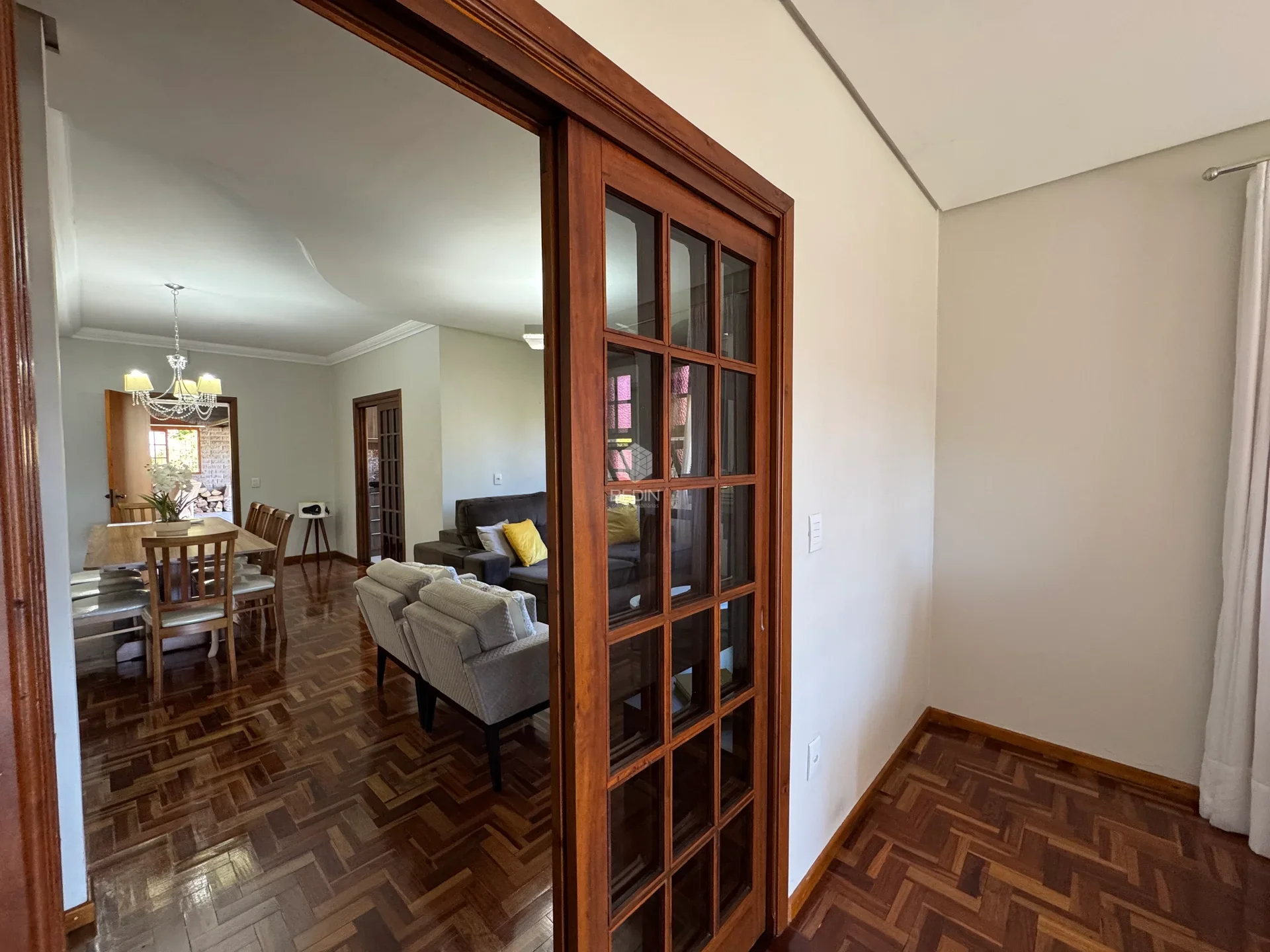 Casa de Esquina 4 Dormitórios à Venda — Miniatura 31
