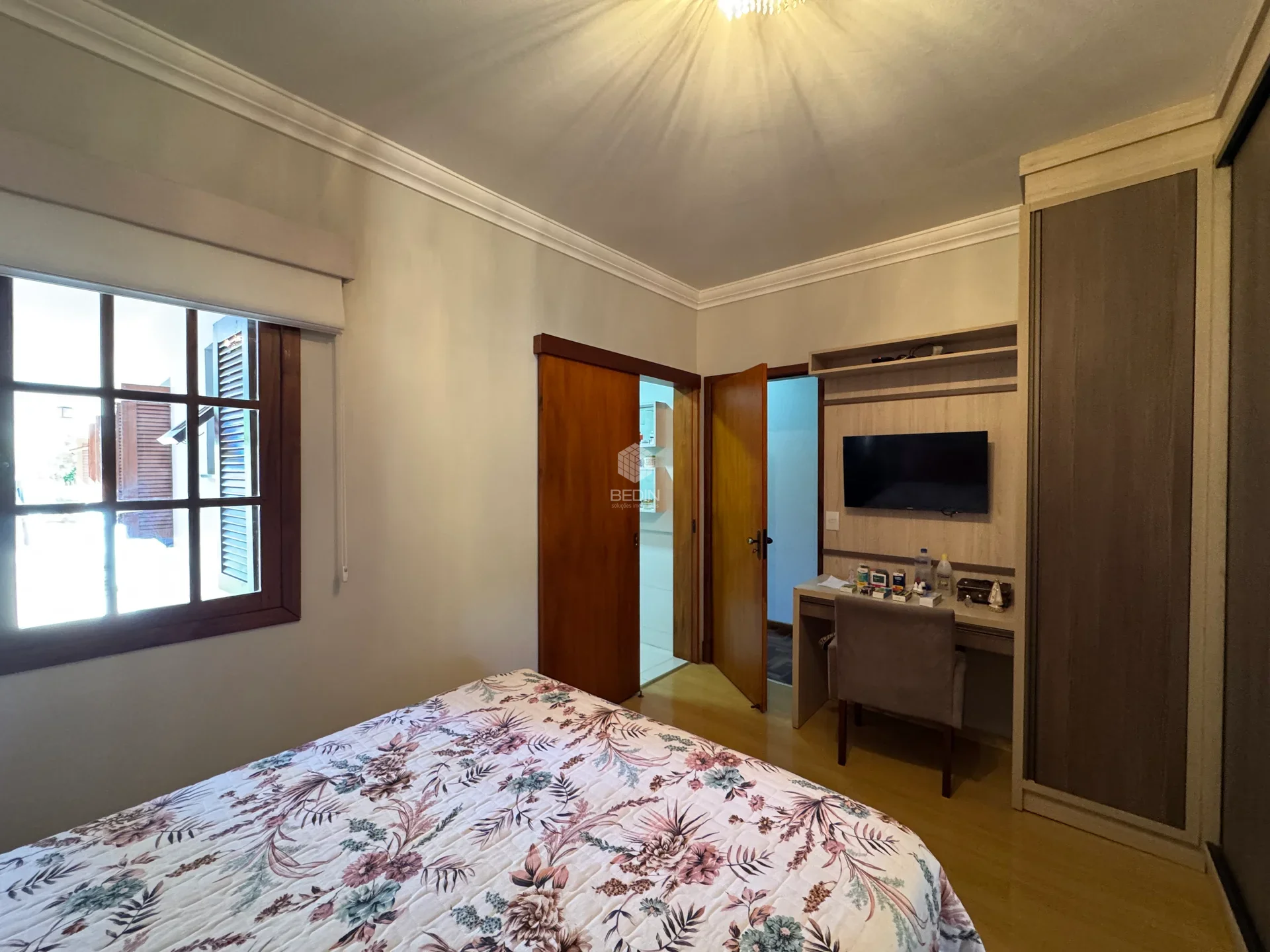 Casa de Esquina 4 Dormitórios à Venda — Miniatura 35