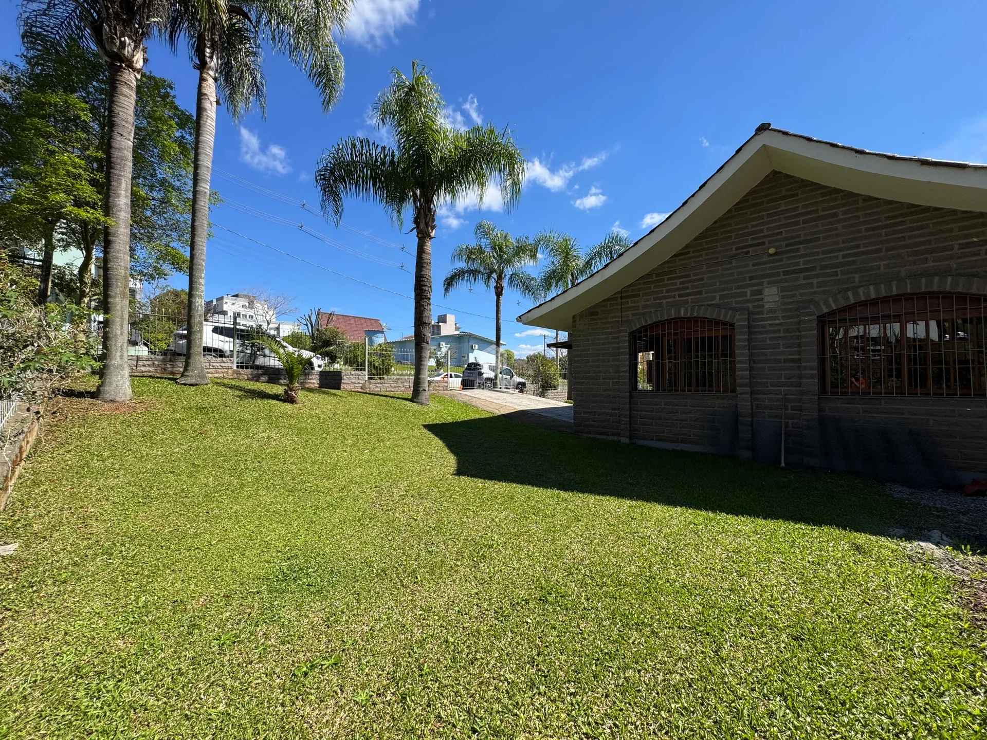 Casa de Esquina 4 Dormitórios à Venda — Miniatura 8