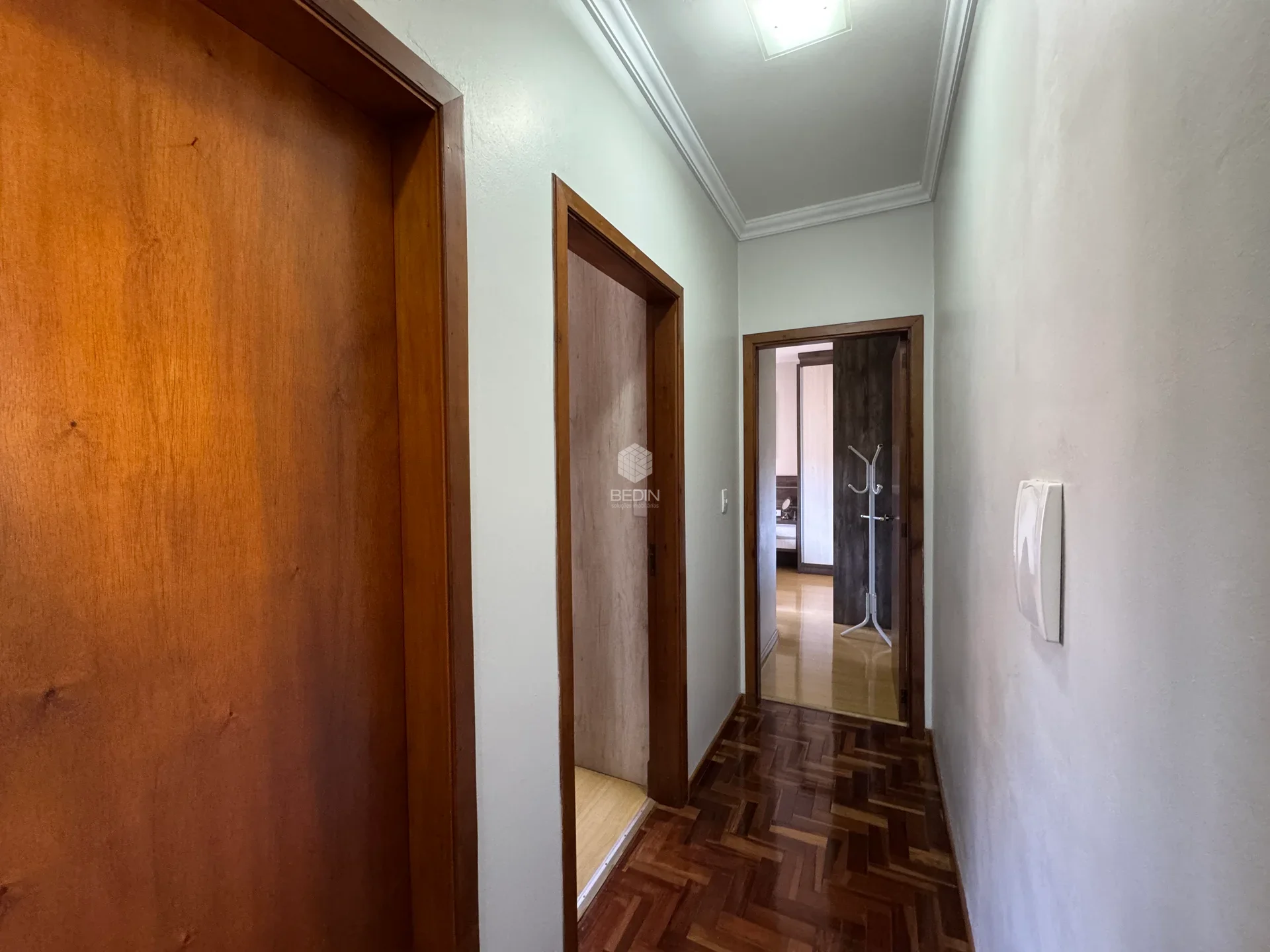 Casa de Esquina 4 Dormitórios à Venda — Miniatura 29