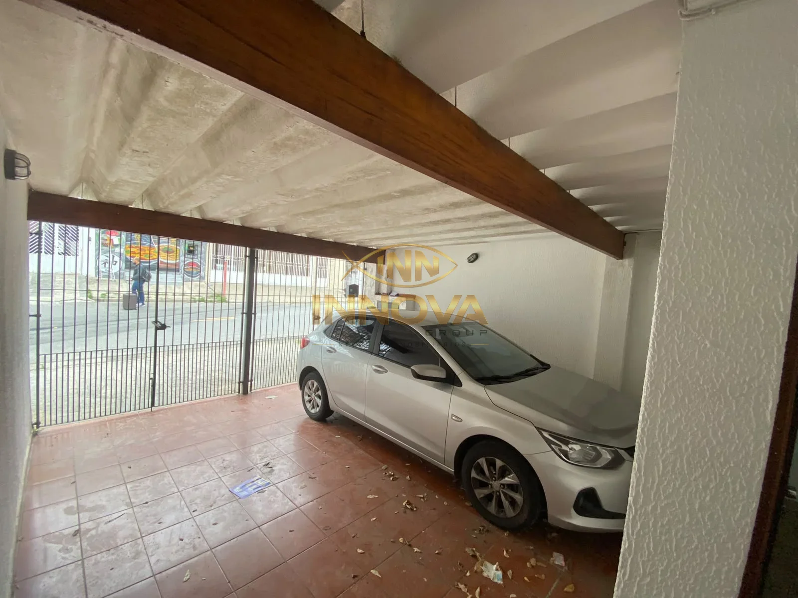 Casa individual para alugar com 220m², 2 quartos, 2 vagas e edícula, no Quitaúna, Osasco